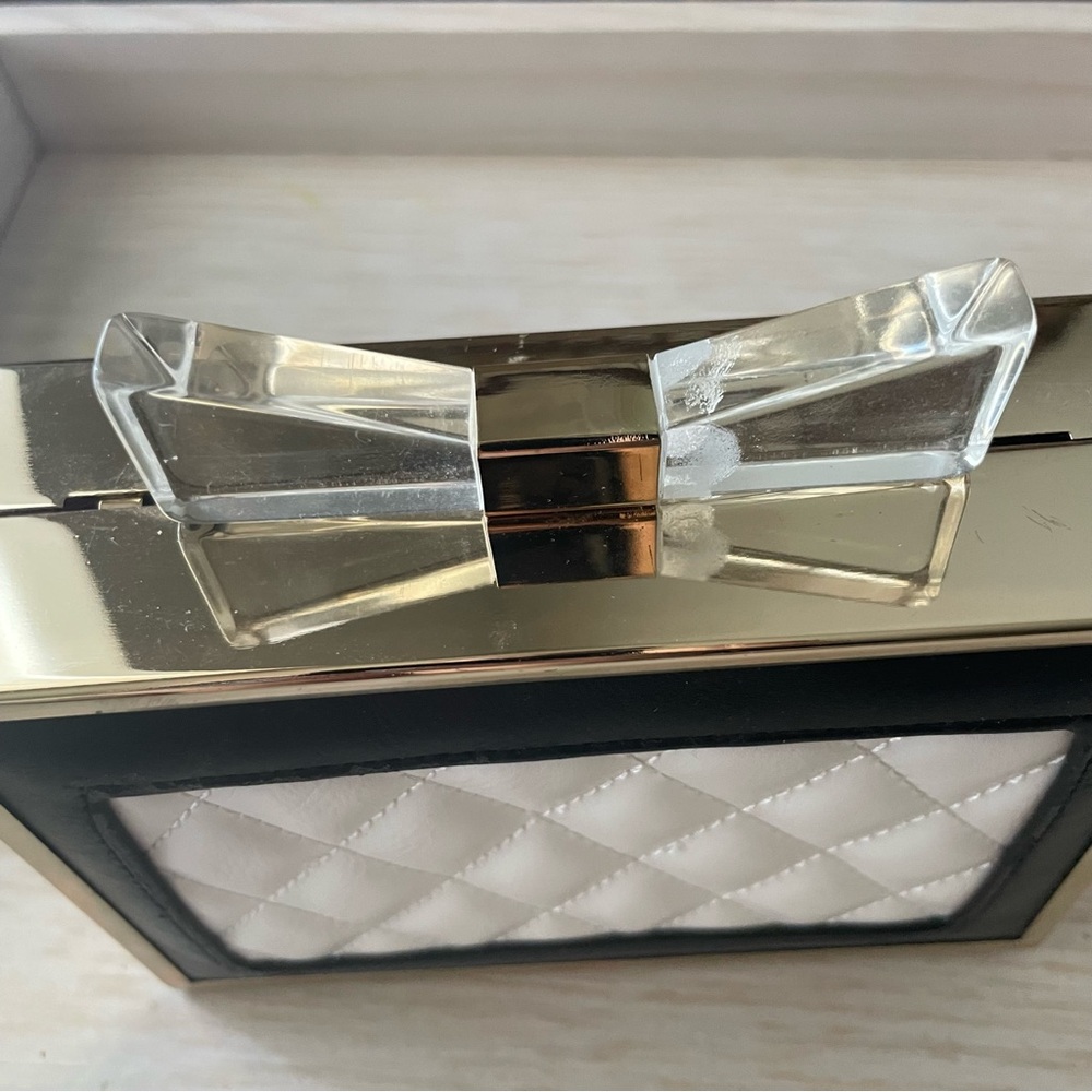 Metal quilted clutch with bow and chain strap - Picture 8 of 12